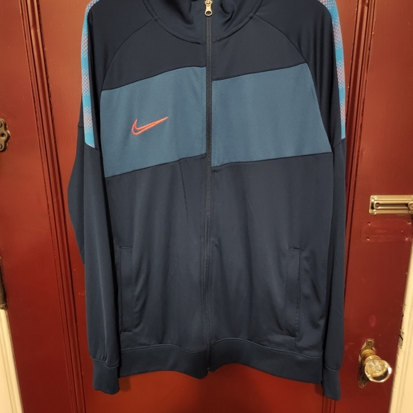 Mems nike jackets , all size large , like new, perfect condition. 40.00 each.. - Picture 6 of 14